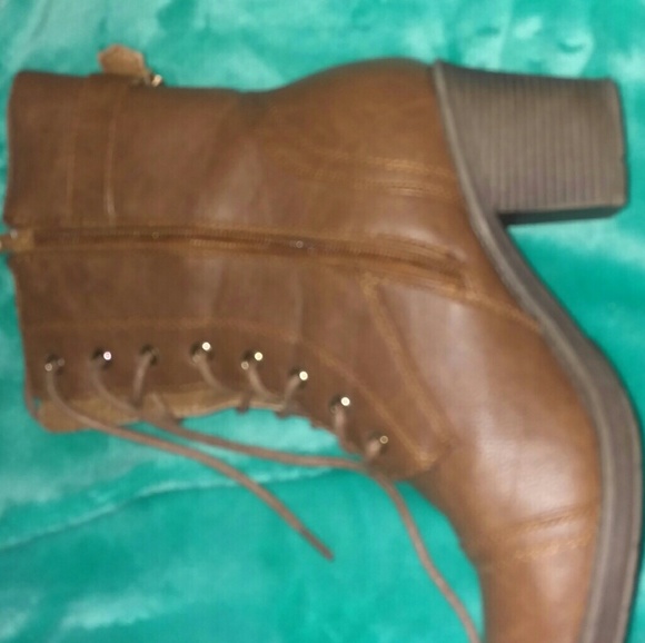 Tan heeled boots - Picture 3 of 3